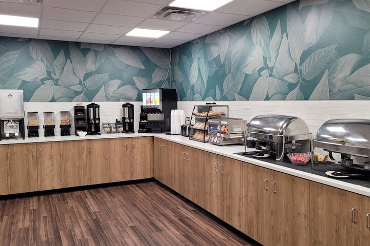EverSpring Inn & Suites