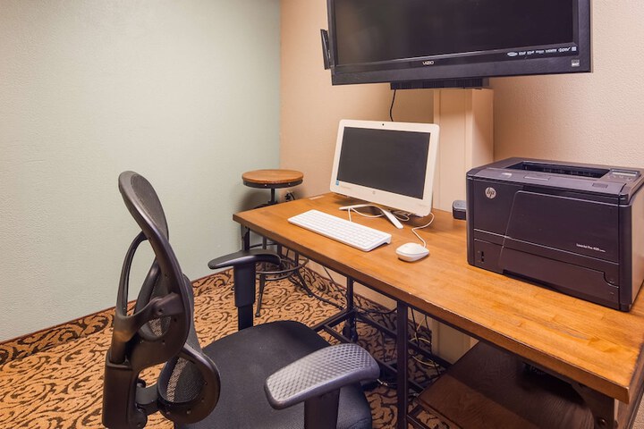 Business Center 23 of 23