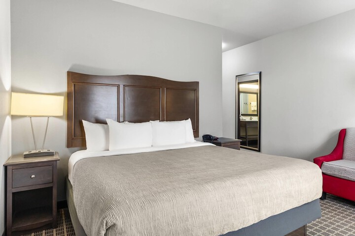 Quality Inn & Suites Pearsall
