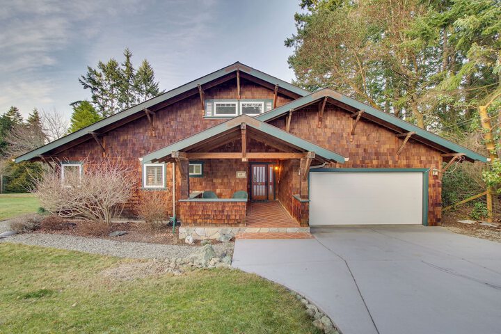 Puget Sound Cottage w / Private Community Beach!