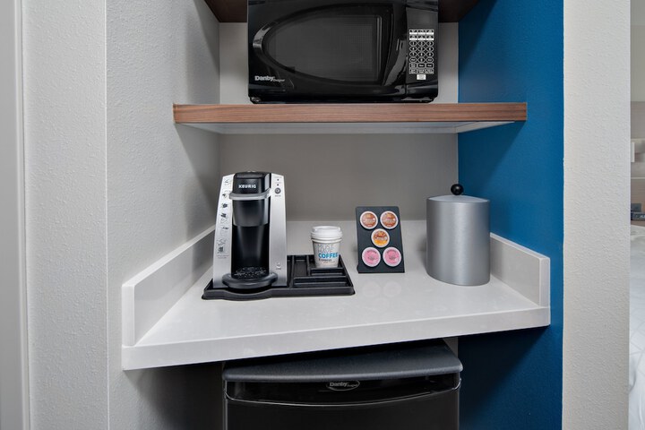 Holiday Inn Express & Suites Elkhorn - Lake Geneva Area by IHG