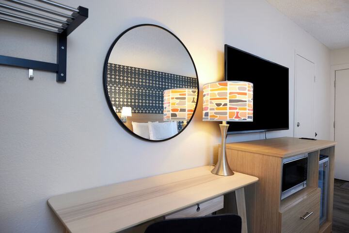 Room 8 of 19