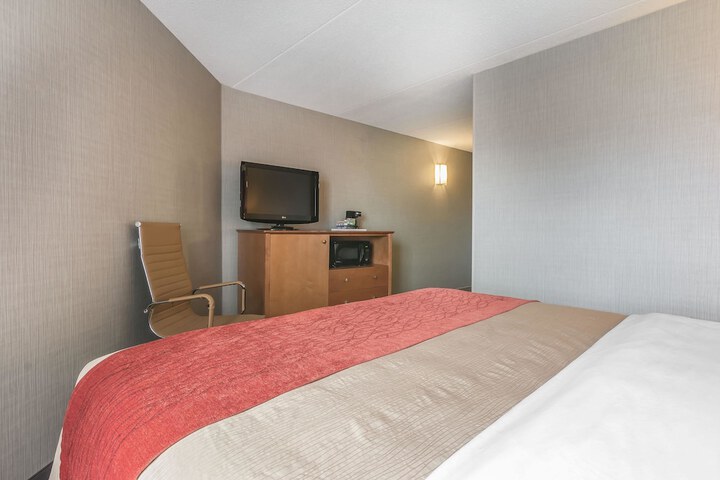 Room 9 of 32