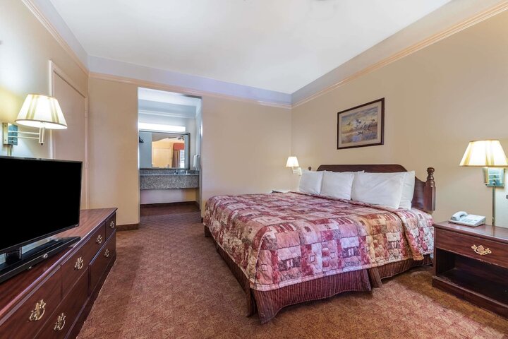 Room 13 of 24