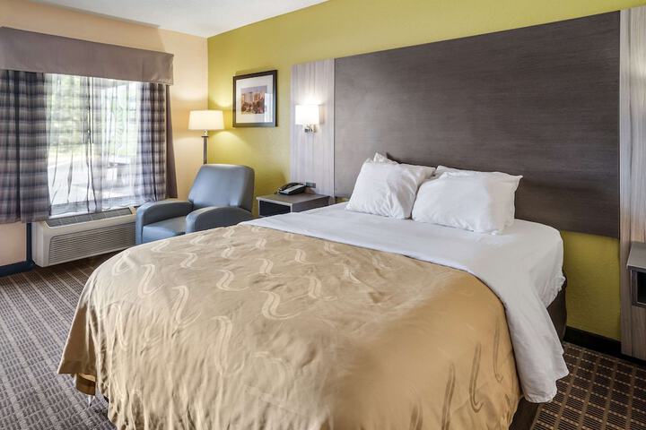 Room 18 of 28