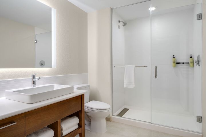 Room 15 of 34