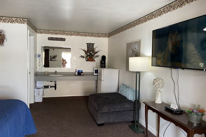 Rustic Inn Motel