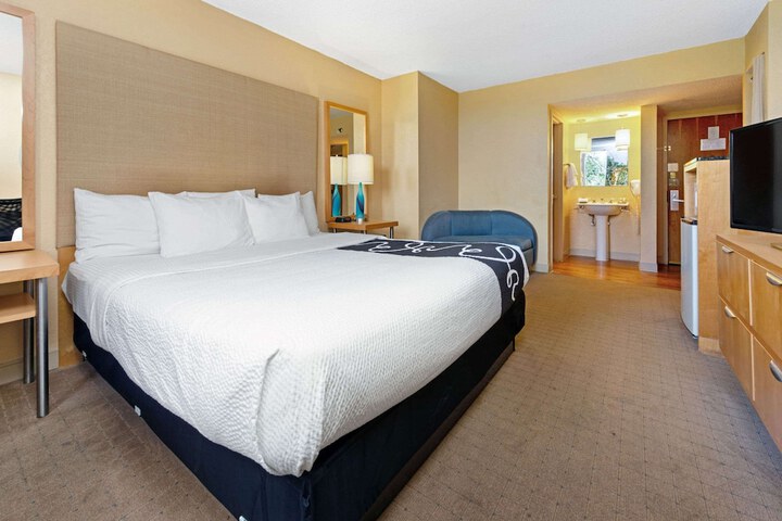 Room 21 of 38
