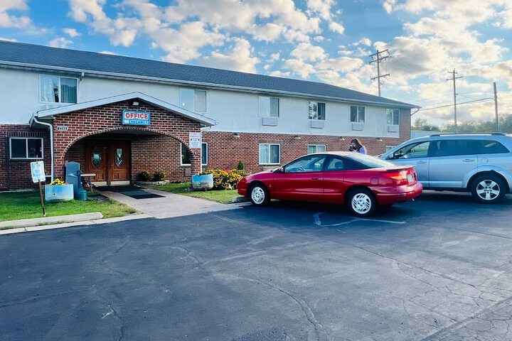 Villa Inn Motel Near Hwy 12 WI Capital O