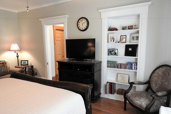 Champaign Garden Inn