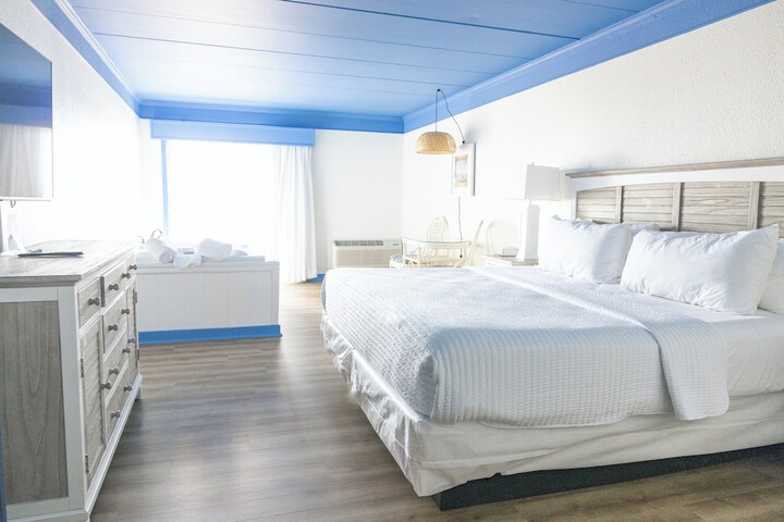 Surf Side Hotel
