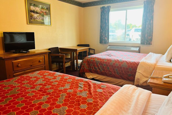Villa Inn Motel Near Hwy 12 WI Capital O