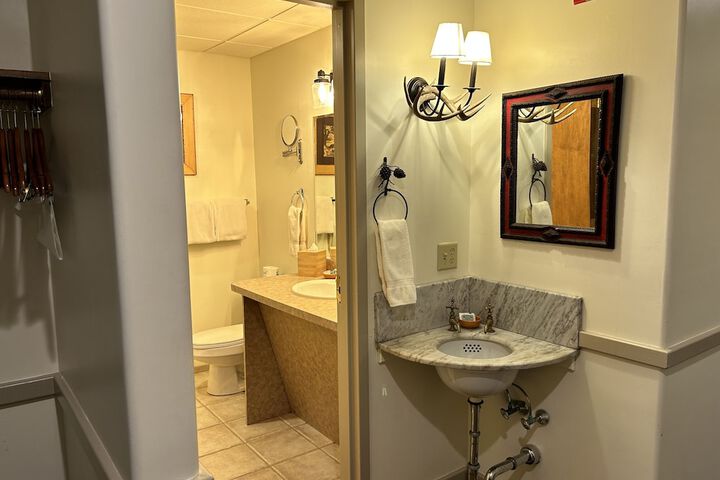 Room 161 of 260