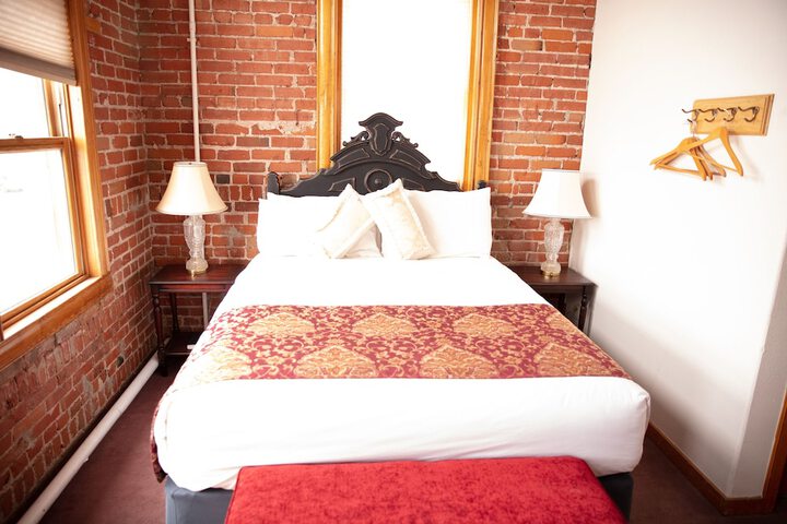 Room 52 of 110