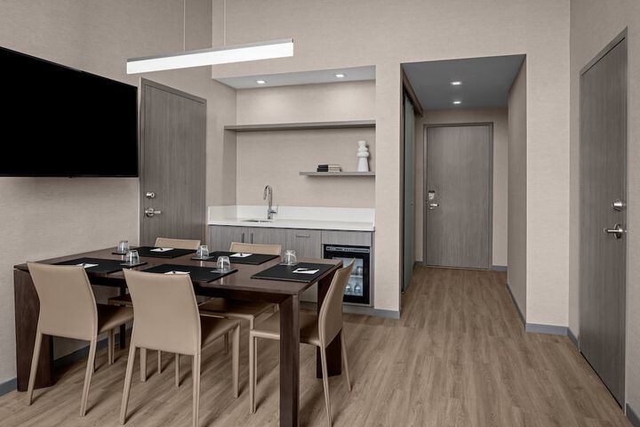Lounge 54 of 60