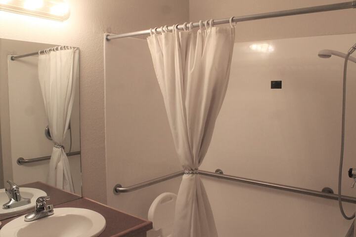 Room 10 of 18