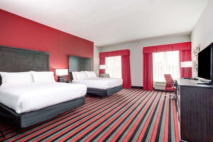 Holiday Inn & Suites Lafayette North by IHG