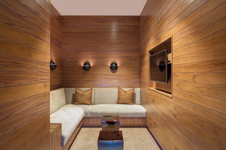 Lounge 127 of 174