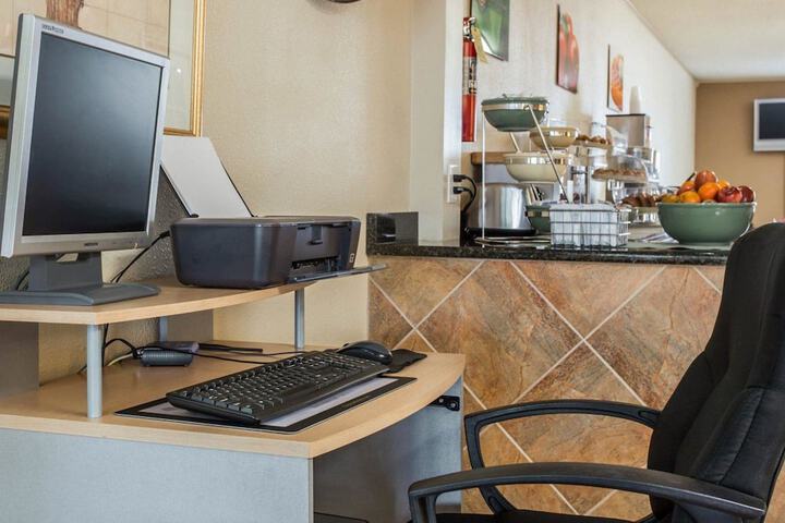 Quality Inn & Suites Monroe