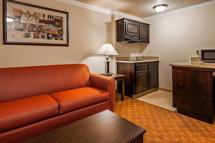 Lompoc Valley Inn and Suites