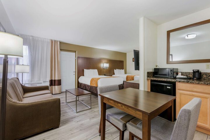 Room 16 of 28
