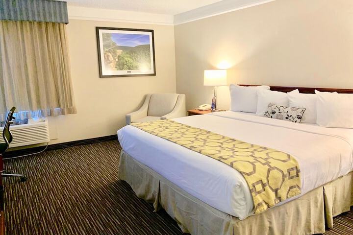 Room 9 of 43