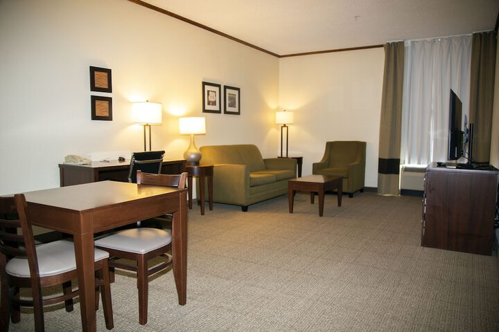 Ardmore Inn & Suites