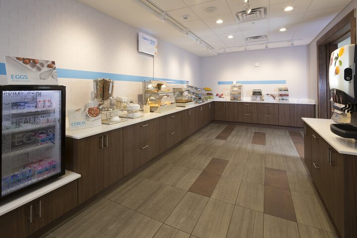 Holiday Inn Express Hotel & Suites Bay City by IHG