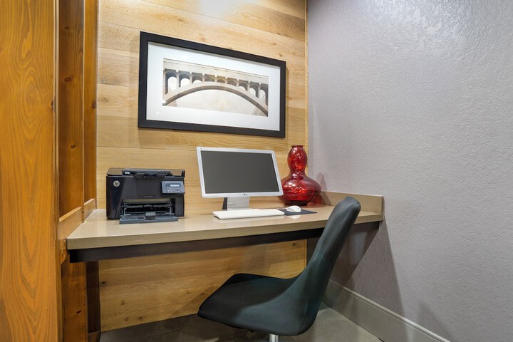 Business Center 41 of 41