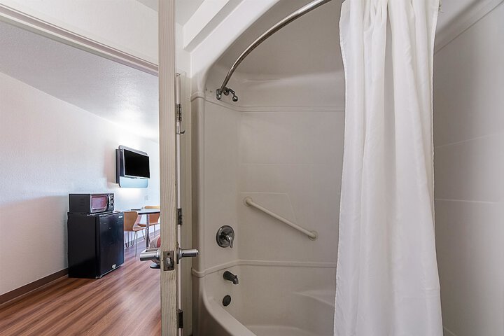 Room 18 of 28