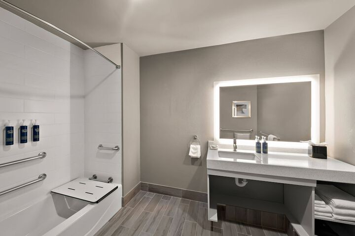 Room 28 of 59