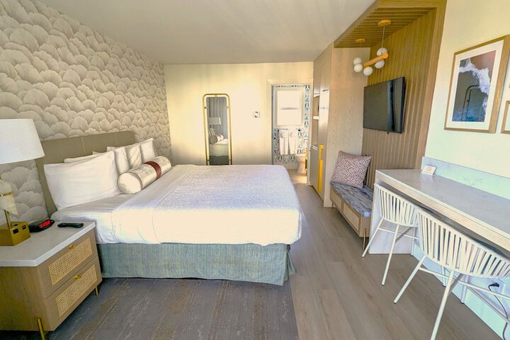 Room 43 of 61