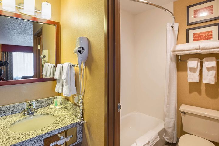 Room 32 of 47