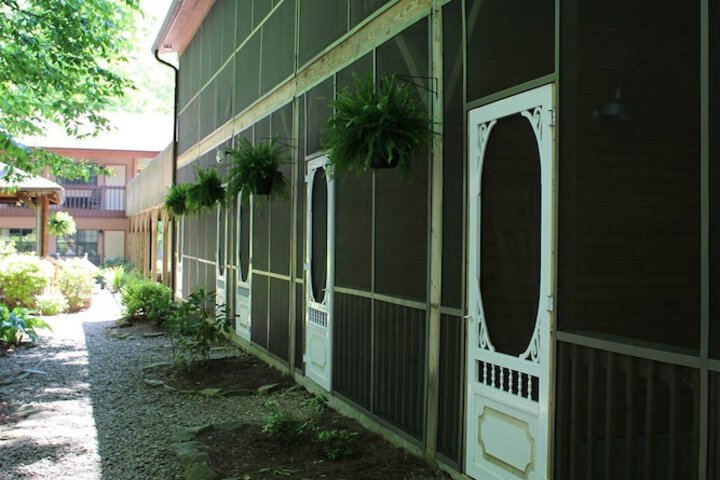 Jonathan Creek Inn