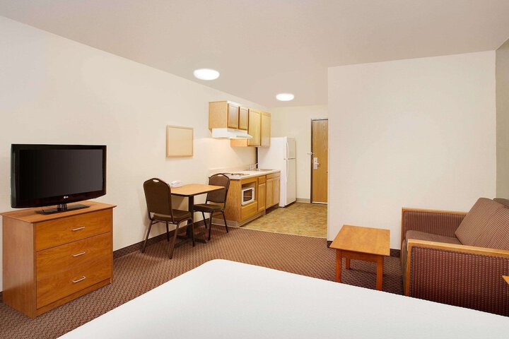 Room 17 of 28