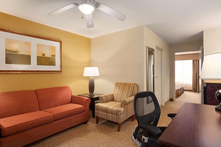 Country Inn & Suites by Radisson Savannah I-95 North, GA