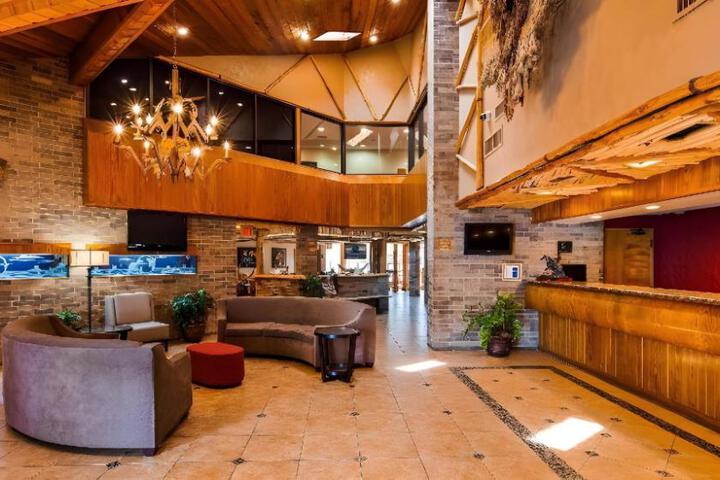 Best Western Plus Saddleback Inn & Conference Center