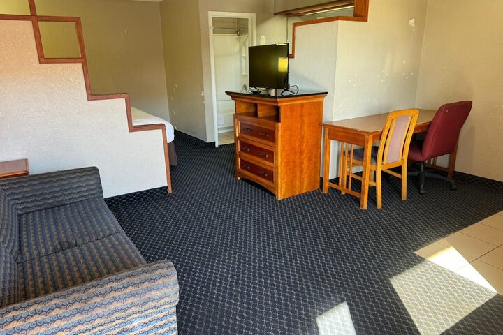 Room 7 of 11