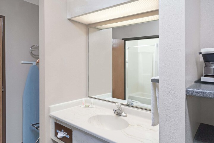 Super 8 by Wyndham Chicago OHare Airport