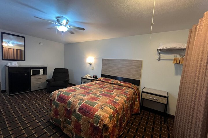 Deluxe Inn