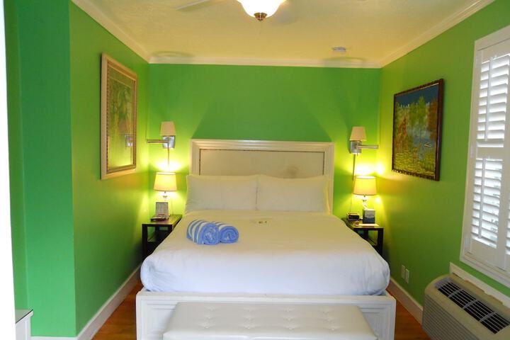 Room 72 of 91