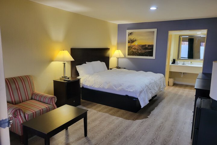 Room 10 of 12