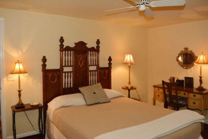 Deer Creek Inn