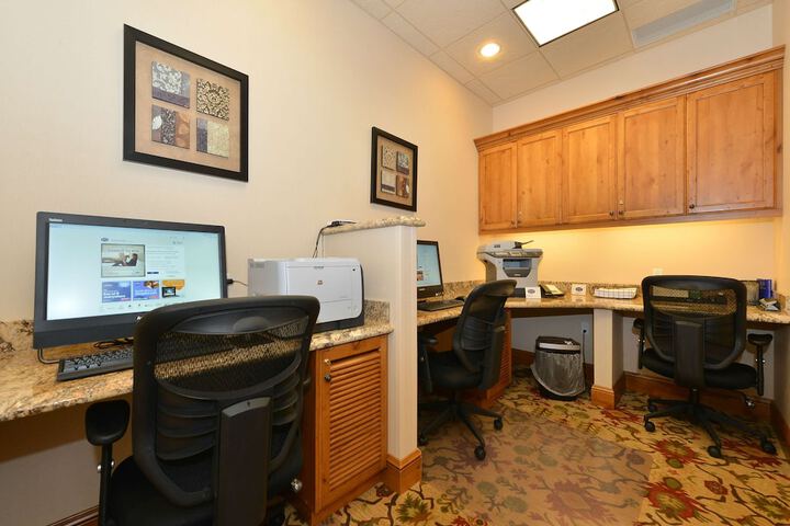 Business Center 74 of 76