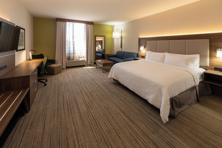 Room 35 of 69