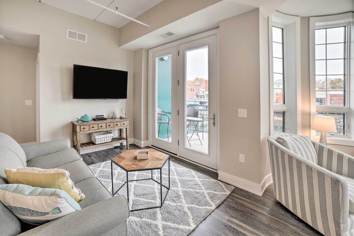 Luxe Manistee Condo w / Balcony & River Views!
