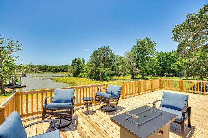 Cedar Creek Reservoir Home w / Private Boat Ramp!