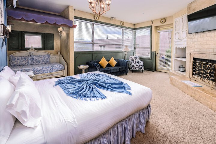 Room 53 of 111