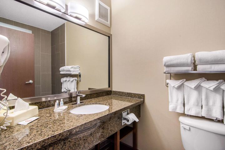 Comfort Inn & Suites Medicine Hat