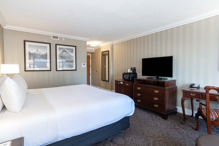 Sandman Signature Edmonton Downtown Hotel